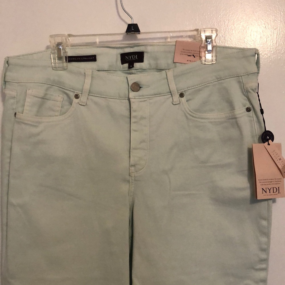 New with tags NYDJ Marilyn straight Capri pants